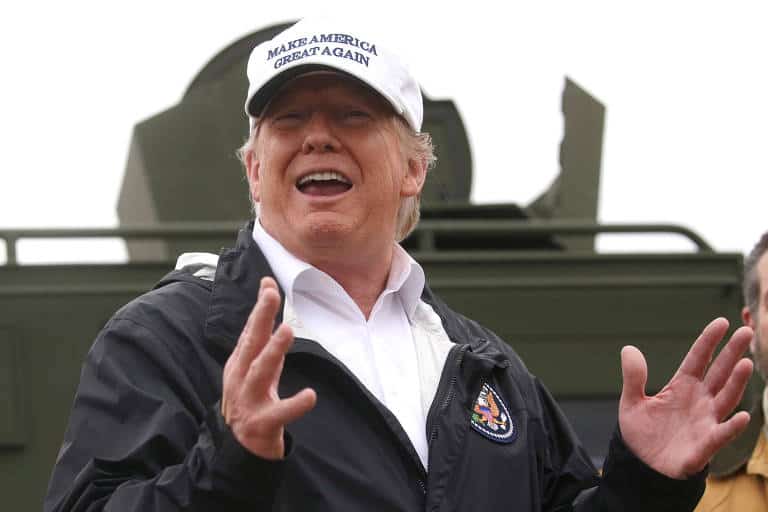 Trump visita fronteira com o México